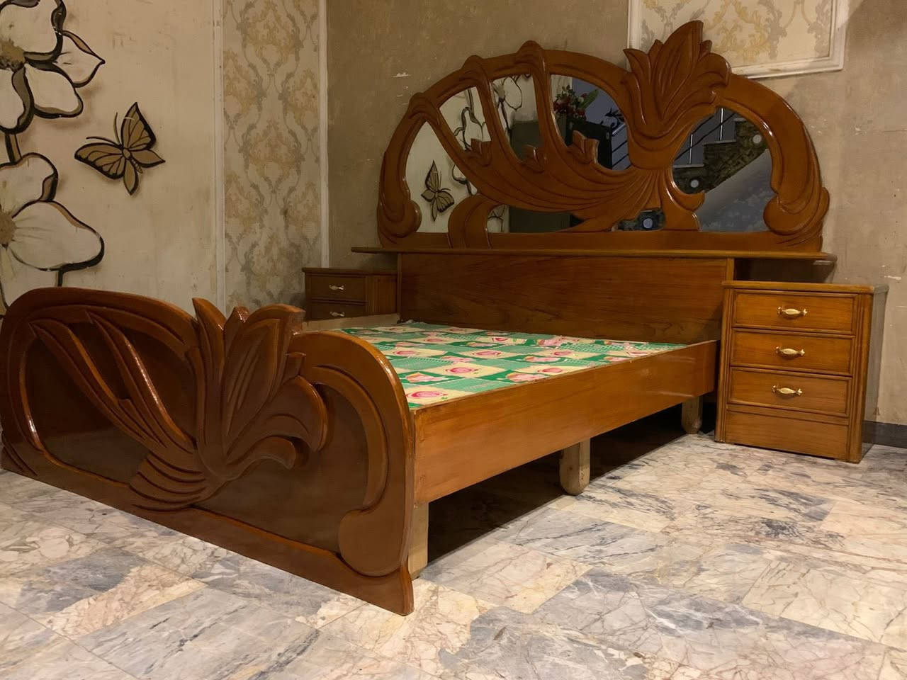 اترخص من مدير محترم الغرفه خمسه ملحق تتكون 9 قطع صاج خشب 5 ملم تكمه ثكيله حيل داخل وخارج صاج ضهر جرجوبه نضافتهه 100‎%‎ ستعمال سنه فصلته عل يدي والله درجه اولى تخت جربايه صاج بلوك ثكيل الغرفه حيل ثكيله ونضيفه والله سعره 800 رقم هاتف *********** مكلفه بالنشر اتصال فقط السبب بيع انتقال الى مكان اصغر
