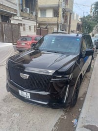 كاديلاك اسكاليد 2023 وارد امريكي *الضرر صبغ ربع الباب الخلفي بدون ايرب...