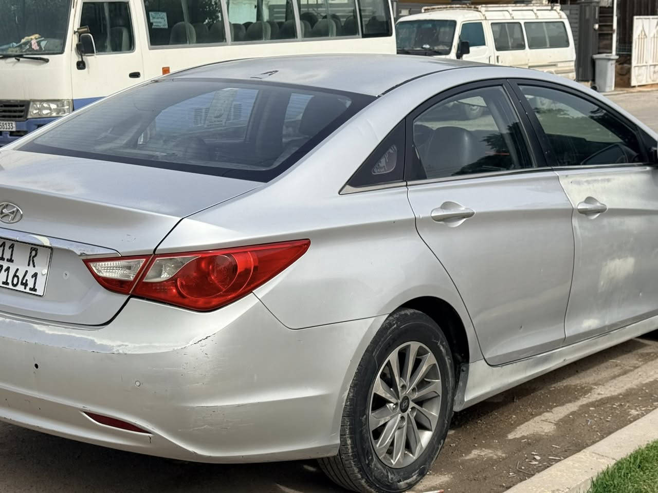 سلام عليكم سيارة للبيع سوناته2012
وارد كوري 

مكينة2000 تيربو 

سيارة حلوة ونضيفة واضح كلشي بالفيديو 

رقم انكليزي وسنوية بسمي 

السيارة مبدل بيهة قطعتين بنيد وصندوك  

العنوان بغداد الزعفرانية شارع المعهد 

رقم الهاتف ***********
السعر 93وبيهة مجال للطيبين
