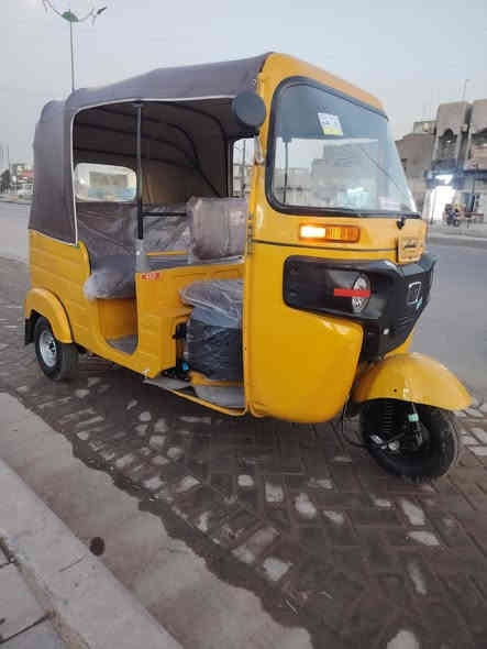 سلام عليكم تكتك موديل 2019 شهر 10رقم سنويه عل  تحويل تستلم لوحات طالعه كنيزي لا تنقيص ولا تبخير تكتك نضافه فول بس دوس بيها صبخ السعر 5800 عنوان مدينه صدر يريدها اتصل ***********
