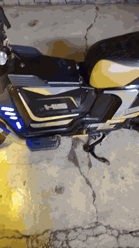 ماطور شحن موديل 2025 اربع سرعات السرعة ١٠٠ خمسة بطارية نظام بك يرجع اخو الصفر شرط الفحص مستعمل شي قليل السعر ٤٥٠ وبيها مجال لشراي مكاني كركوك حي العسكري *********** وتساب ***********
