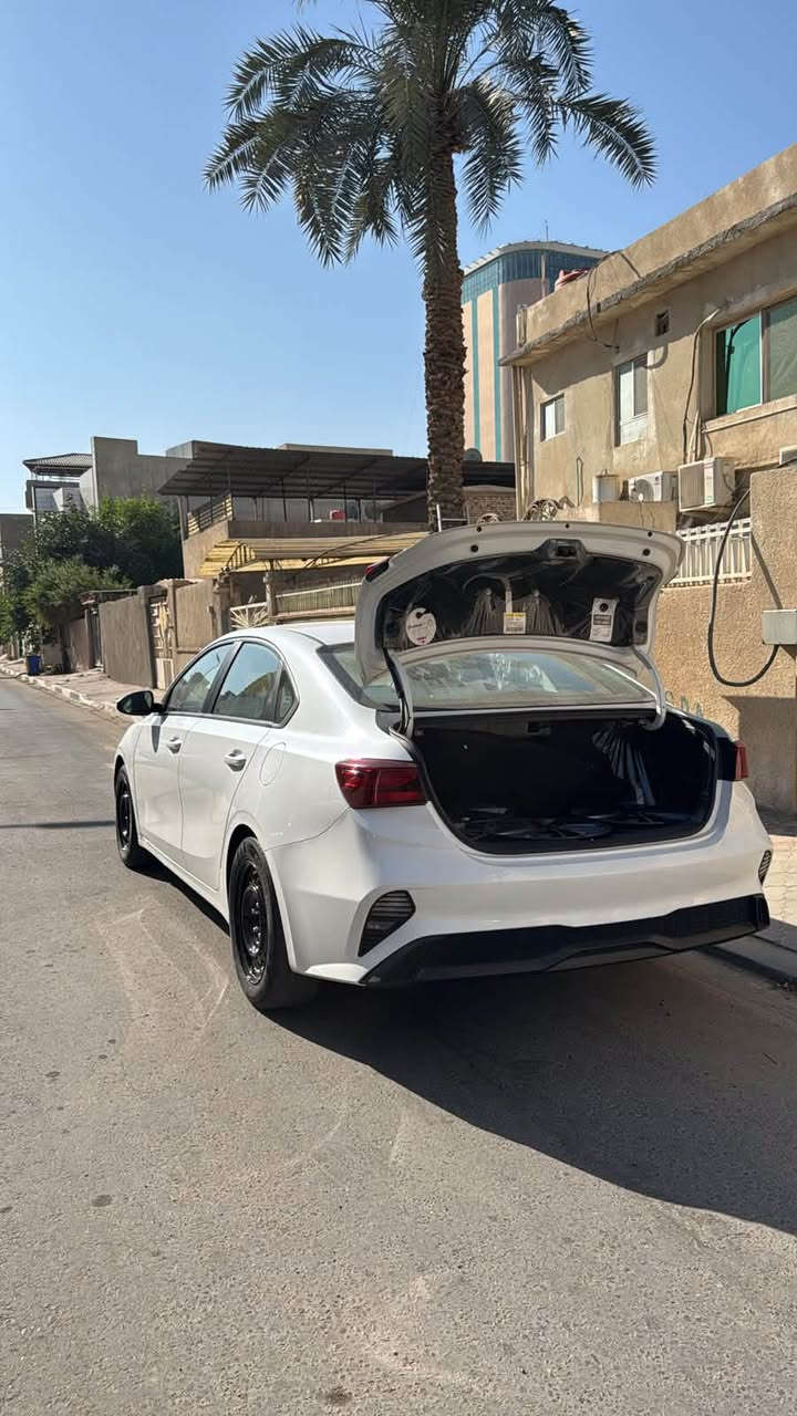 السلام عليكم كيا فورتي2023
مكينه 2000دوش المرغوب 
الشاشه مالتها الجبيره
وتحكمات ستيرن ورادار امامي
وكامره خلفيه بيها قطعتين جاملق
وبنيد مبدلات اصليات ومصبوغات
السياره جاهزه من كلشي مثل ما
موضح بالصور ما تخسر عليها ولا
ربع دوشمه ارضيه وسفريات
ودوشمه كشنات ودوشمه
الصندوك ومغلف واحد على واحد
شادلها زنون والسياره ما متعوبه
ونضيفه الويل كب موجود مالتها
انت مخير اما الرنك او الويل كب
ماشية 89 الف 
سعرها 145 ورقة وبيها مجال
رقم ابو سيارة ***********
