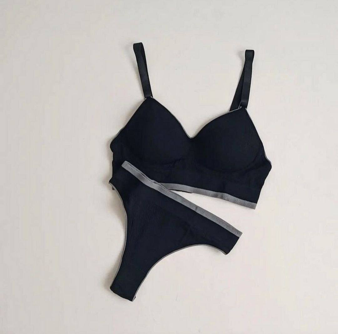 #جديدنا لاينتهي👙
سيت ملابس داخلي نسائي👙
درجة اولى…
لحمالة اسفنجة بدون عظم 
كوالتي عالي وخامة راقية✔️
✨ قطعه واحده  مسطح ماتبين تحت ملابس 
✨القماش تركي درجه اولى 💯🇹🇷
✨مريح جدا بالبس  
✨وتسمح بمرور الهواء 

القياسات :- (F) فري سايز
 يلبس من قياس
32الى36 
5الوان متوفرة:-
(-بصلي-بيجي-بنفسجي -اسود-سمائي)


**إذا كنت صاحب هذا الإعلان وتريد حذفه لأي سبب، رجاءا أرسل رسالة إلى الدعم الفني**