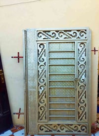 عيوني هذا الباب نريد نبيعة  عرضة متر وربع  نريدة ب١٠٠// 07815983536