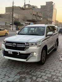للبيع تويوتا لاندكروز 2021 فئه  GXR وكاله جيهان زيرو ماشيه 3 الف حقيقي...