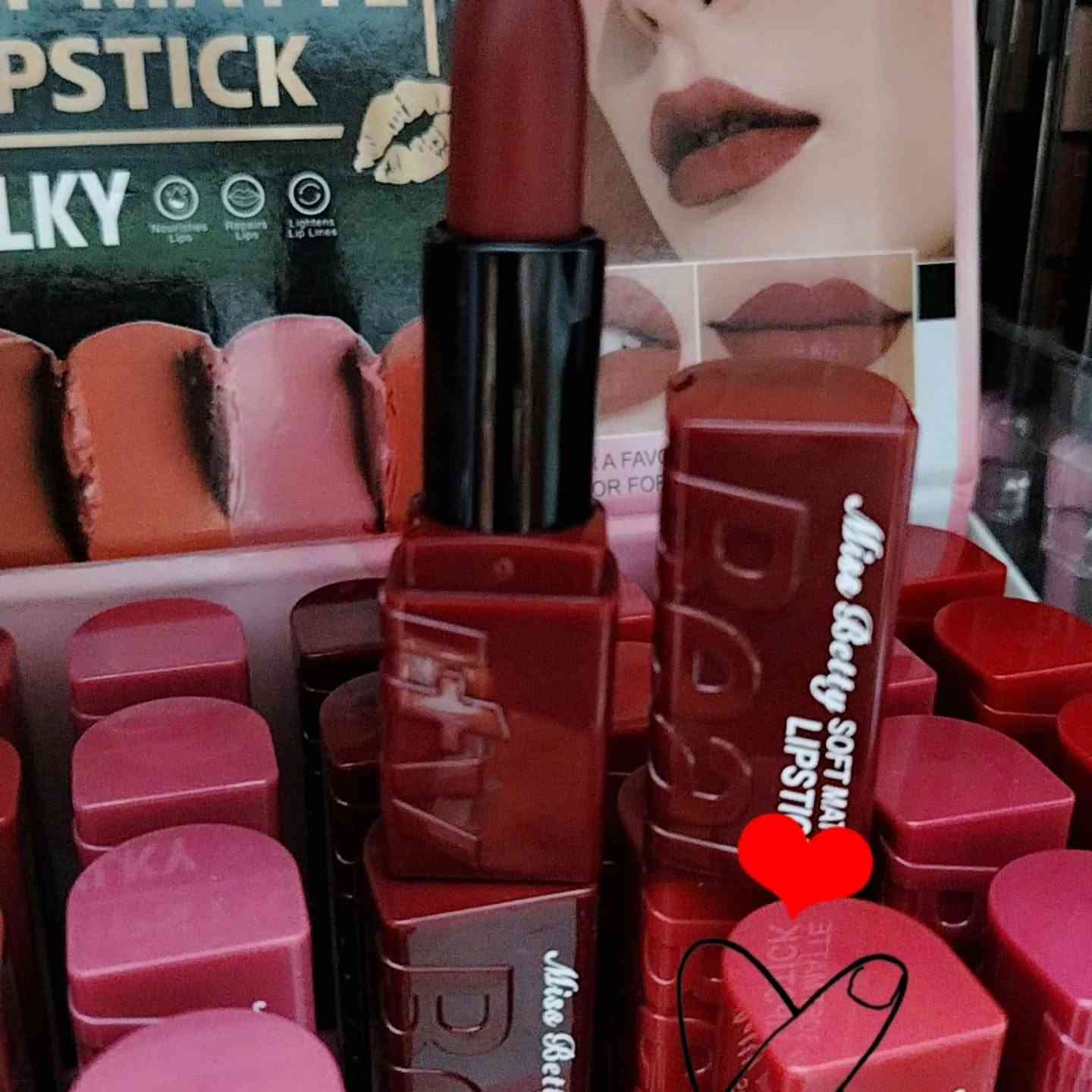 حمر ستك من Miss Beauty الوان تجنن😍 
سعر القطعه الف
يتوفر توصيل بسمايه الف
بغداد ٥ محافظات ٥ اطلبوا وتدللون 🍒


**إذا كنت صاحب هذا الإعلان وتريد حذفه لأي سبب، رجاءا أرسل رسالة إلى الدعم الفني**