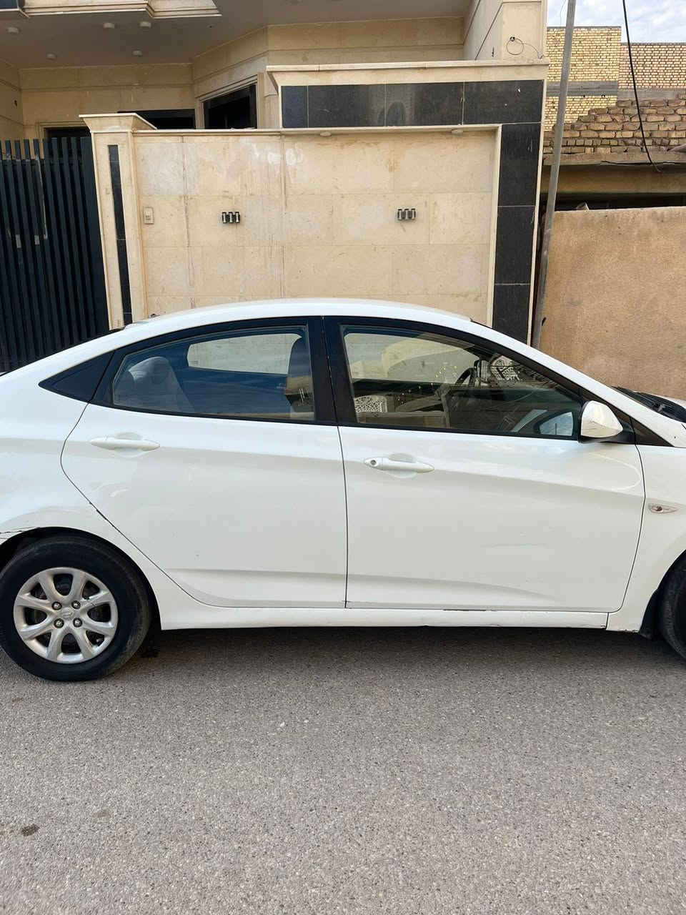 هونداي اكسنت وارد خليجي  2013 محرك 1600 
مكفولة  من الحادث والتبديل گير محرك 
سنتر لوك حساس خلفي 
تدفئة تبريد نضام ايكو سيارة نظيفة استخدام شخصي بأسمي تحويل ثاني يوم  السعر 90 ( *********** )
ناصربة  مجسر الاسكان
