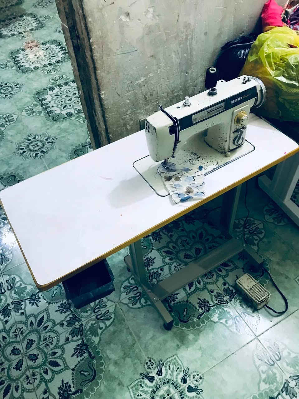 ماكينه خياطة للبيع شغاله ١٠٠٪؜ + نضافه ٩٠٪؜  مع جميع اغراضهة دواسه + الميز + تخيط جميع الأقمشه بأستثناء التطريز متخيط… السعر 100 وبيهة مجال 
تواصل واتساب….***********
