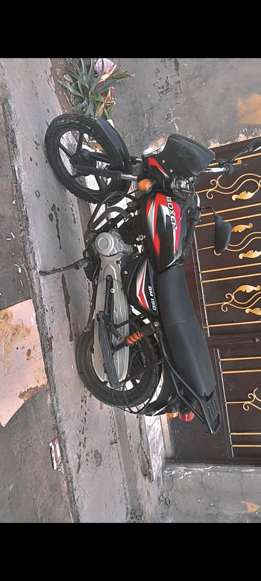 بوكسر 2022دراجه كلش حلوه اوراقه كامله شرط الترقيم دراجه شلعه ومعدل كهربائياته كله شغاله سلف هندر زوج تايرات جدد  كير مكفول مكينه ناعمه بس من اشغل الصبح كامت اطلع دخان بسيط شويه ويكطع مكاني بغداد الدورة عارضه ب مليون وبيه مجال بسيط ***********
