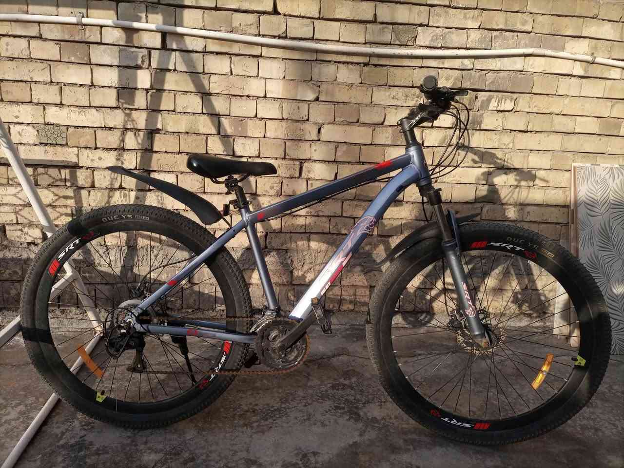 السلام عليكم شباب بيسكل معروض للبيع السعر 180 الف وبي مجال هماتين
المواصفات كالتالي 
1- اثنين كيورة كما موضحة في الصور 
2- اثنين بريكات هيدروليك 
للاستفسار على رقم 
*********** 
الموقع الرصافة الثانية البلديات
