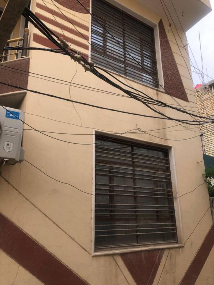 السلام عليكم دار للبيع في الطي نزال قاسم الوكيل 100 متر بناء 80 متر ركن لأستفسار لاتصال او مراسله *********** وسعره حــلو ومناسب
