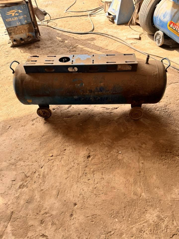 سلام عليكم فقط بطل الحجم لو 200 لو 250 السعر 200 الف مكان العبيدي الرقم ***********
