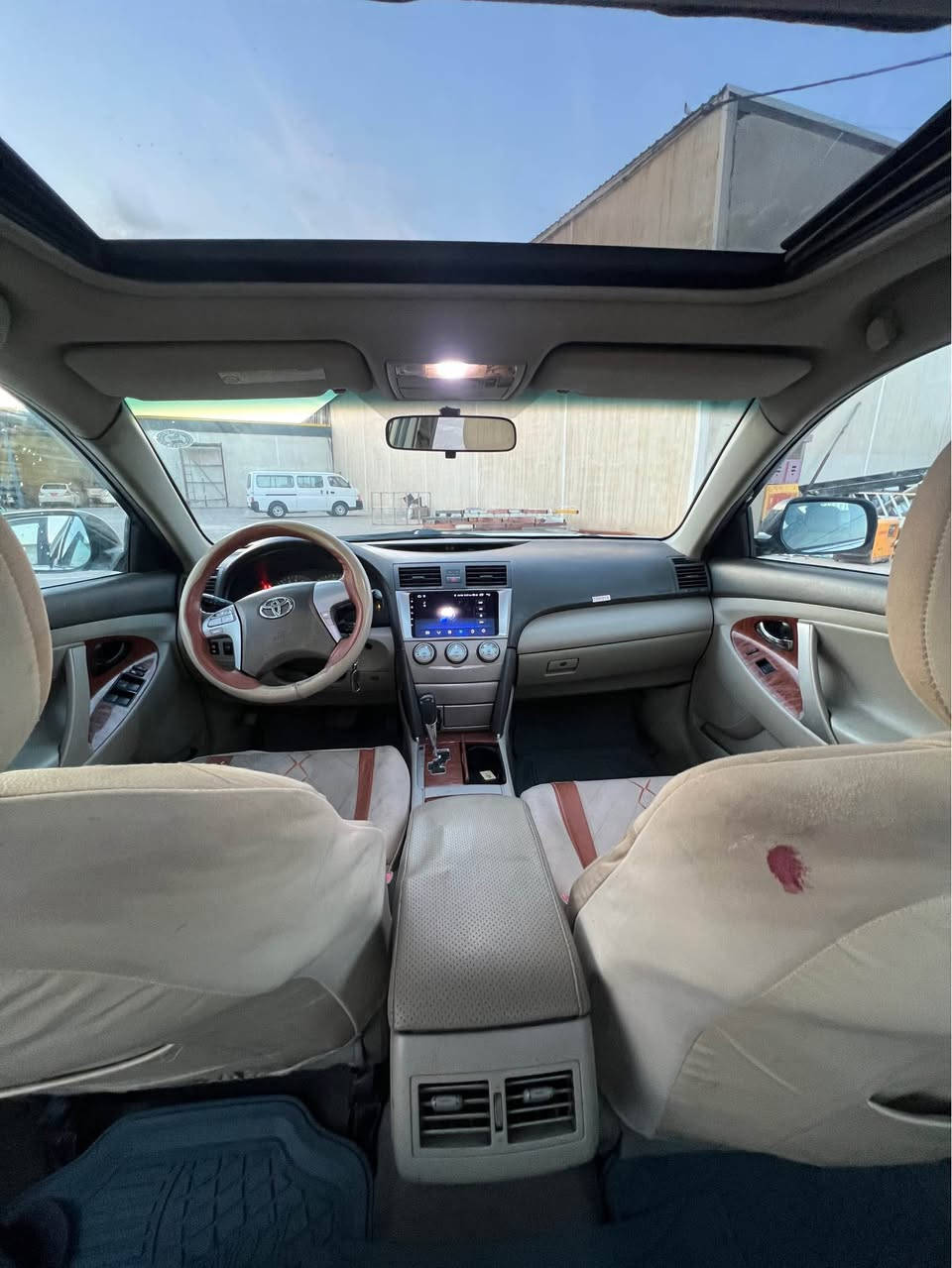 توێتا کامری خەلیجی ٢٠٠٩ Glx فول مواسەفات رەقەم و سەنوی تازە گێڕ مەکینە بەشەرت پێش و پشت چرکەی تیا نییە یەک پەلە بۆیاغ بێ ناو گردن 
***********
*********** أربيل, العراق
