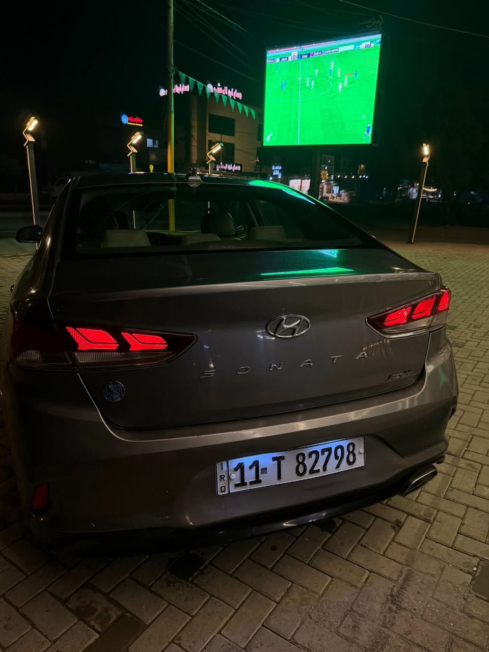 سلام عليكم
 سوناتا 2018.       سعر 125 وبيها مجال 
 امريكي فول مواصفات عده فتحه بغداد نكليزي تحويل مباشر 
ماشيه76 جديده وجاهزه مكينه 2400 مامفتوحه حادثها بنيد وجاملغ بدون اي ضرر داخلي سياره بصمه ترحيب شاير بالمري رادار وبعد مواصفات بيها مكاني ديوانيه حي الجامعه 
الاستفسار تصال***********
