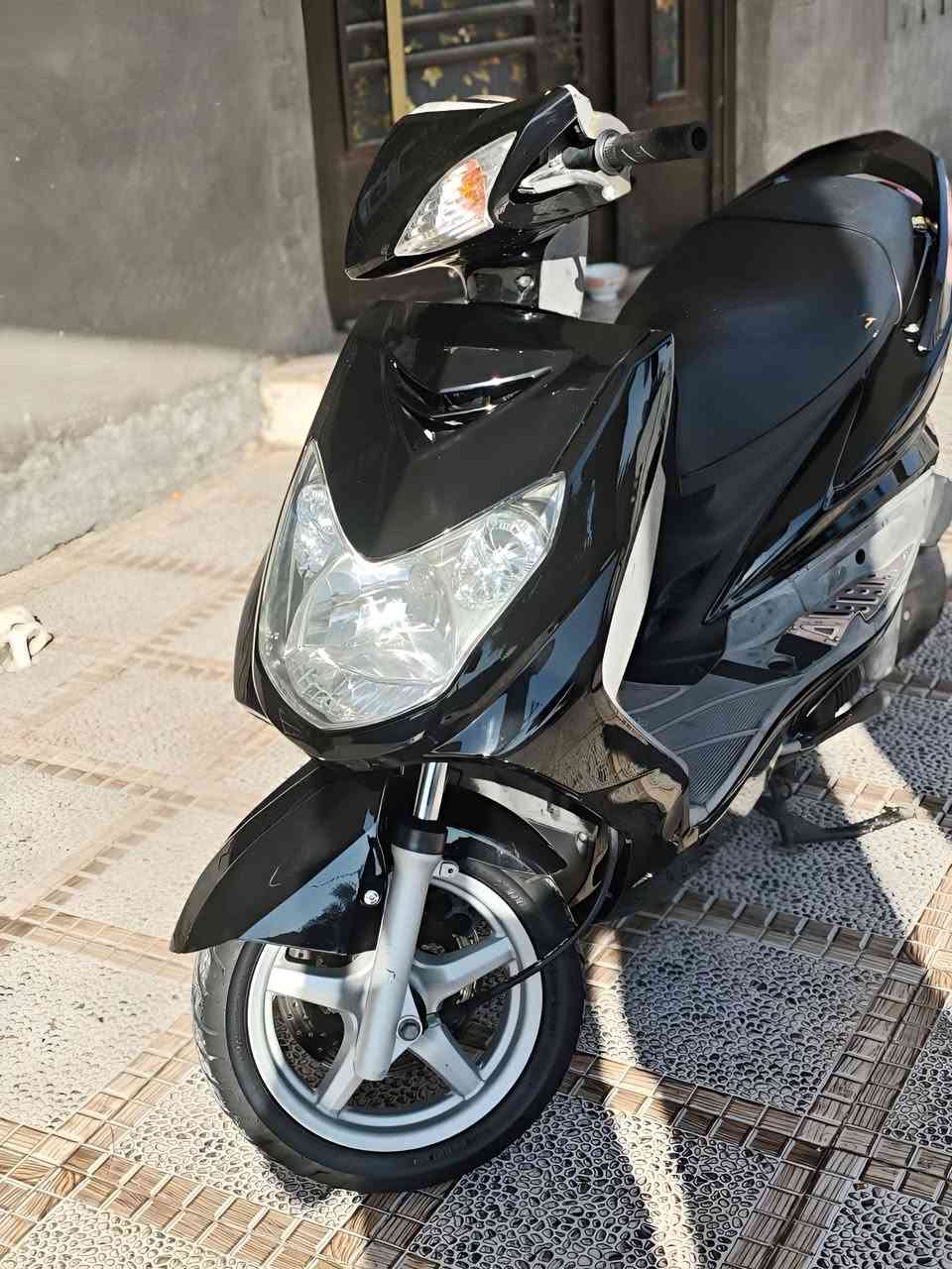 سلام عليكم دراجه سكنس فحل نوزل ياباني للبيع الدراجه بحاله الوكاله صالها 22 يوم طالعه رمبه ماشيه 5000 قطعه مميزه مابيها اي نقص شرط الكفاله سعر 1550 وبيها مجال


**إذا كنت صاحب هذا الإعلان وتريد حذفه لأي سبب، رجاءا أرسل رسالة إلى الدعم الفني**