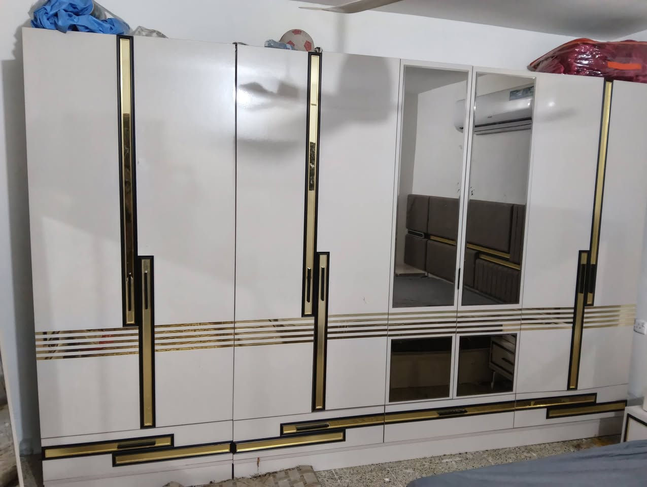 غرفة ترکية نضيفه لوك وضخمه 9 قطع وصبغ حراري وسرير مخزن وبيه كنتور اضافي مال طفل  وبرقي جوي حديد السعر 850 وبيه مجال اتصال علا الرقم //***********//***********// مكان فلوجه
