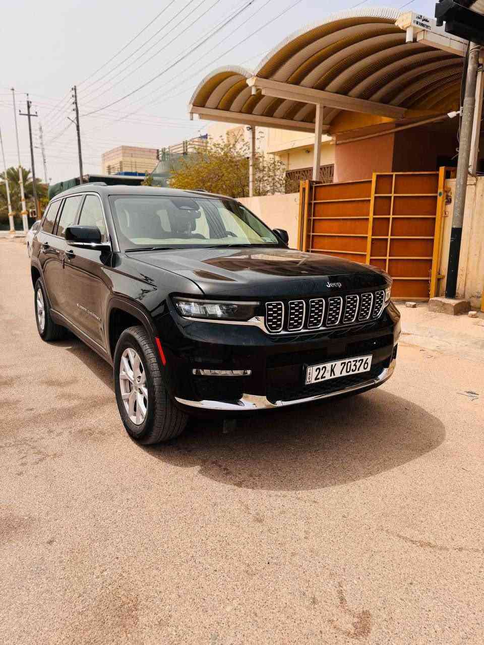 Jeep Grand Cheroke Limted  L2021
سبعة راكب 
الموديل : 2021.
المحرك : V6.  3.6L . 
ماشيه 31 الف  ميل  
المواصفات: 
السياره فول عدى البانورما
* دفع رباعي 4*4 AWD 
* رادار امامي وخلفي مع مانع تصادم . 
* تحذير الخروج عن المسار . 
* تحذير النقطة عمياء 
* ويل قياس 18 انج .* 
* كاميرا خلفية . 
* المصابيح الأمامية ليد .
* حاجب زنون .
*المصابيح الخلفية ليد . 
* تشغيل عن بعد .
* صندوق كهربائي .
*حساس امطار . 
* المقاعد الأمامية كهربائية .
* المقاعد الأمامية والخلفيه تدفئة .
* ستيرن فول تحكم .
* سستم صوت Alpine . 
* انارة داخلية LED . 
* حساسات خلفية . 
* 7 راكب .
* مكيف خلفي مع وحدة تحكم منفصلة . 
* تدفئة ستيرن . 
* مرايا متحسسه للضوء العالي . 
* مانع تصادم خلفي .
*نظام ترحيب ودخول بدون مفتاح . 
* بلوتوث تلفون . 
* محدد سرعة . 
* نظام التشغيل والاطفاء الاوتوماتيكي 
* سايد بريك كهربائي .
*الغرفة الداخلية سوداء 
الحادث موضح بالصور 
تبديل فقط قطعه واحده 
السياره داخله ع إربيل 
المكان الناصرية 
السعر  295 $$


**إذا كنت صاحب هذا الإعلان وتريد حذفه لأي سبب، رجاءا أرسل رسالة إلى الدعم الفني**
