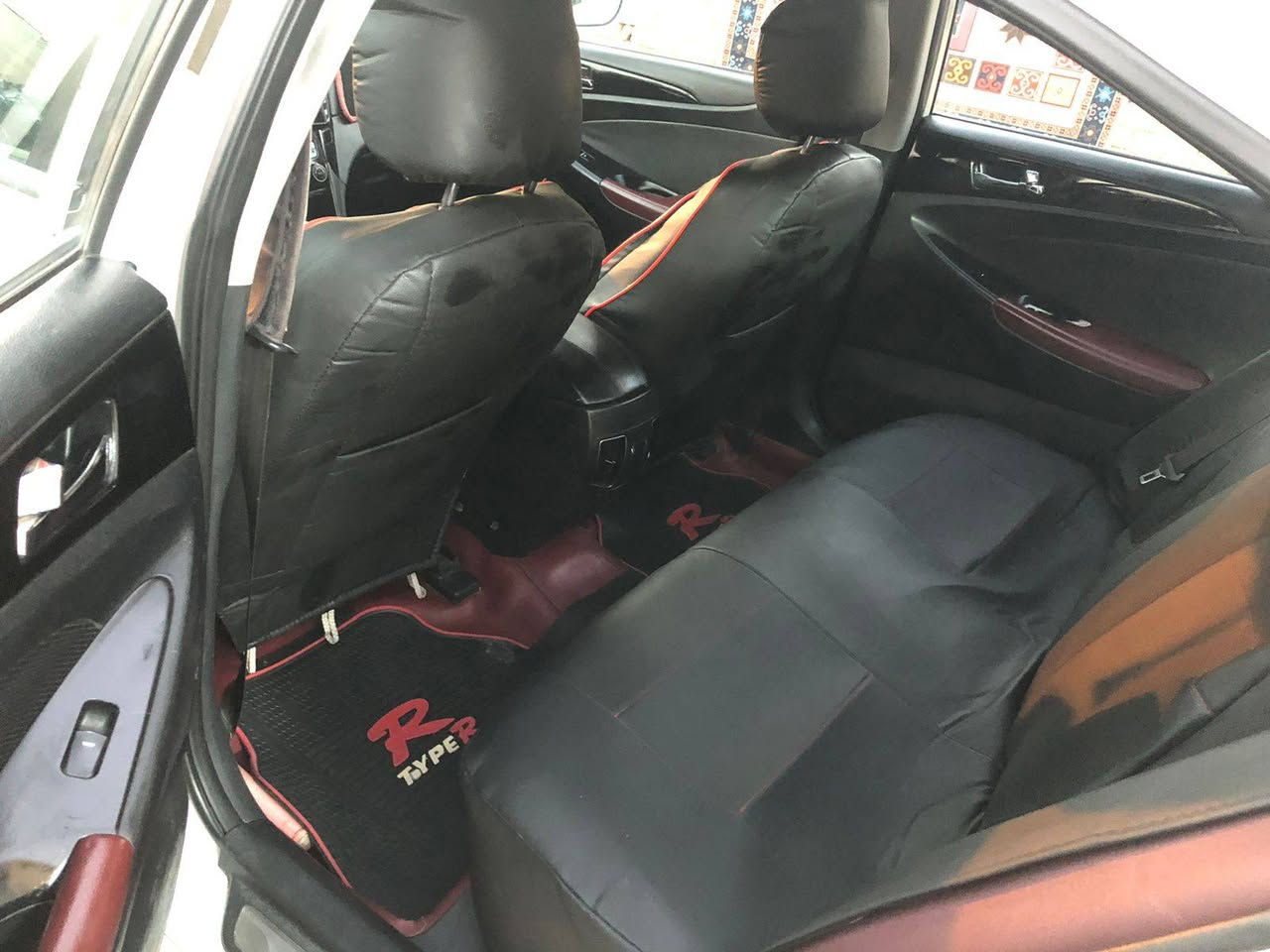 سلام عليكم سوناته موديل 14ورد خليجي رقم بغداد فول موصفات بصمه+فتحتين بيها باب مبدل 
وصفحه مصبوغه اثر شخوط فقد ولباقي كفاله تبريد تدفئة مكاني العماره بل بتيره سعرها 120وبيها مجال قليل رقم ***********
