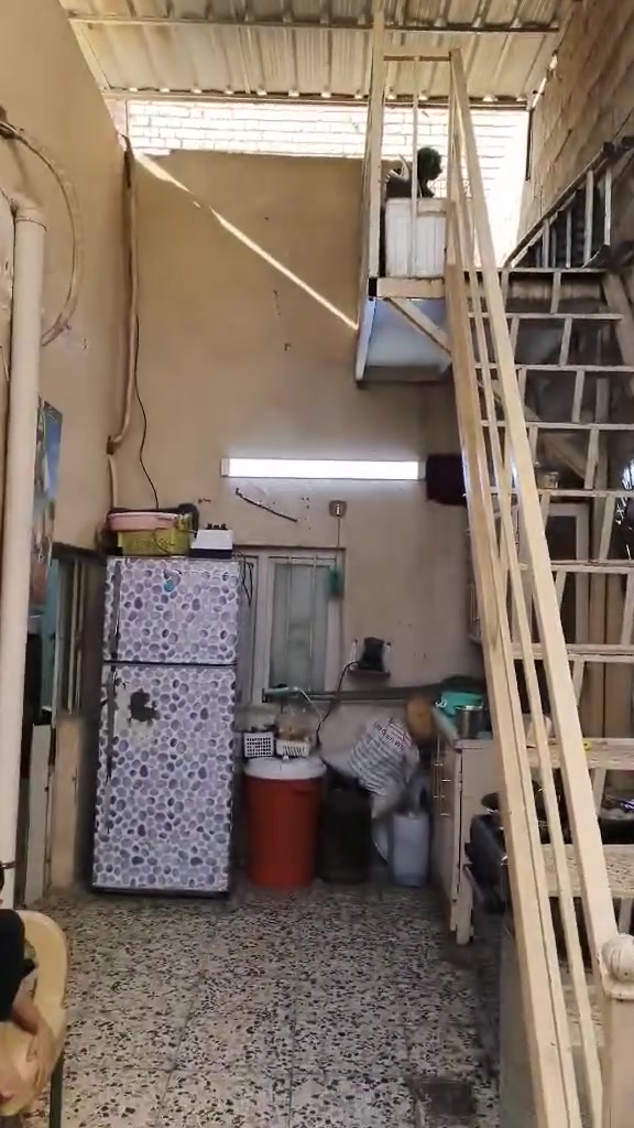 السلام عليكم بيت خليفه لبيع المساحه 80متر بنا جديد صارله 4سنوات غرفتين غرفه الثالثه صغيره منطقه حي اور حي الرايه طابو زراعي السعر 52وبيهه مجال قليل ‏‪***********‬‏ طابو زراعي خدمات كامله
