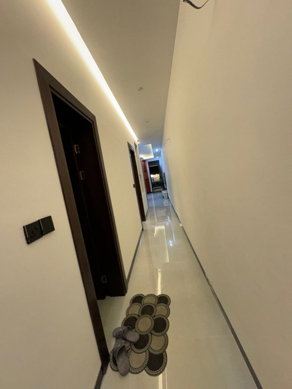 السلام عليكم توجد شقه للإيجار مؤثثه فول vip  تحتوي على غرفتين نوم وصاله وخدمات العنوان /المنصور حي المتنبي  /للاستفسار  أكثر
***********
