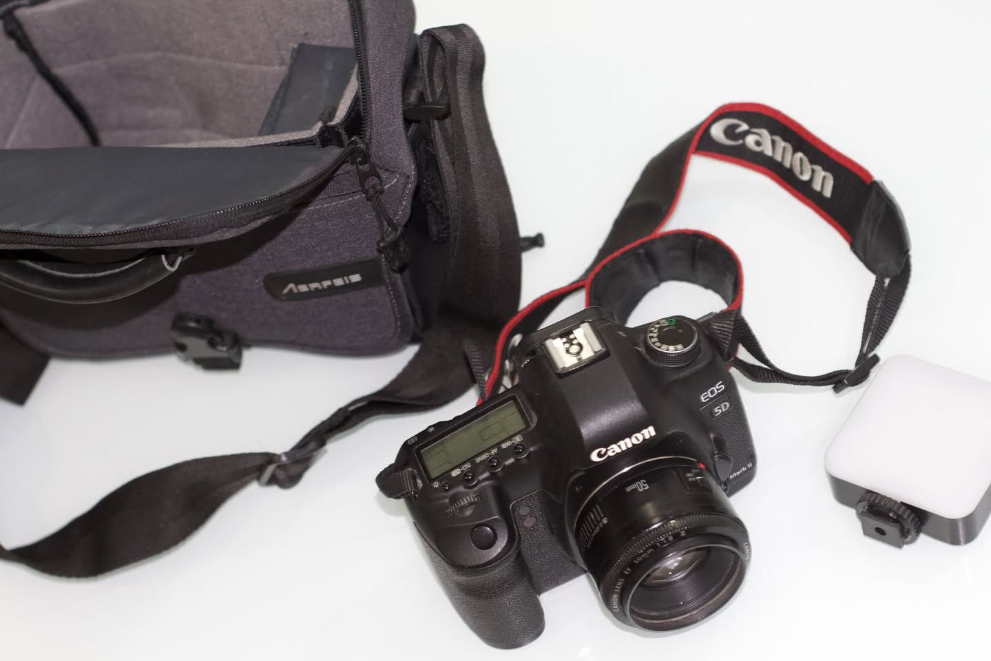 Canon 5d mark ii
كامل اشياي 
كودوكس 
ميموري عسلي ١٦ كيكا 
شحن و جانته 
زور خاوينه 
هه مو شتيك به شه رته 
لينزي 50 له كه له 
سعري ٤٥٠ هزار 
زاخو 
***********
