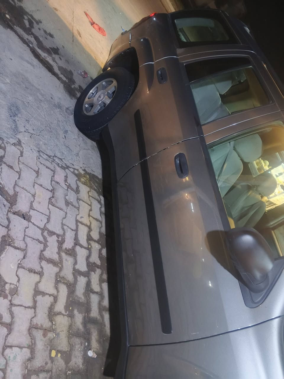 السلام عليكم بلايزر مديل 2006 شمالي رقم الجديد السنويه ممنتهيه فقط الهزه منتهيه لون رصاصي فيلي بيه كم .     م قطعه صبغ لاكن ابيع احزام بيه طخه خلف المازده الااماميه خفيفه شاصي ايرباك كله سليم وبيه طخه بجاملغ الخلفي شي بسيط والجنطه سيار مكينه كير تدفئه تبريد حداديه  بطماان بيه نواقط بسيطه ماعندي مجال اسويهن تخم تايرات غرفه كلش نضيفه السعر 80 وبيه مجال بغداد الرصافه ***********
