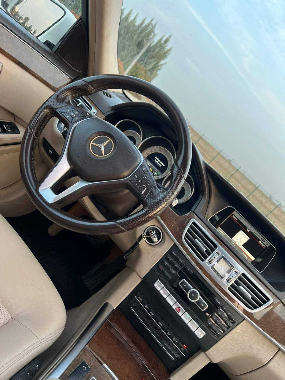 مرسيدس____ E-200 ___2015

 مودیل 2015            ماشییە 78000 مایل حقیقی
وارد المانی ظمان دولی و کلین تایتل بس بیها قطعە وحدە مصبوغ بدون حادث بدون دواخل و بدون ایرباک شرط فحص والباقی مکفول کفالة عامە
——————————————————————————————
 مواصفات فول فول 1/1 ( بانوراما - کشنات جلد - کشنات هیتر - کشنات کهربائی - خمس بردات - رادار امامی و خلفی - حساسات امامی و خلفی - لایتات زینون و لید - و بعد بیها هوایە مواصفات …) 
——————————————————————————————
 کیر و المحرک مو مفتوح و مابی ای خلل و صوت و مکفول من کلشی
کل سیرفات امسویلها من شریکە BCM و مابی دینار مصرف الدهن محرک و هایدرۆلیک کیر و تایرات جدیدە امبدل یعنی دینار مصرف مابیها کلشی علی وظع الشرکە 
——————————————————————————————

مکان سلیمانییە 
رقم تلفون ***********
