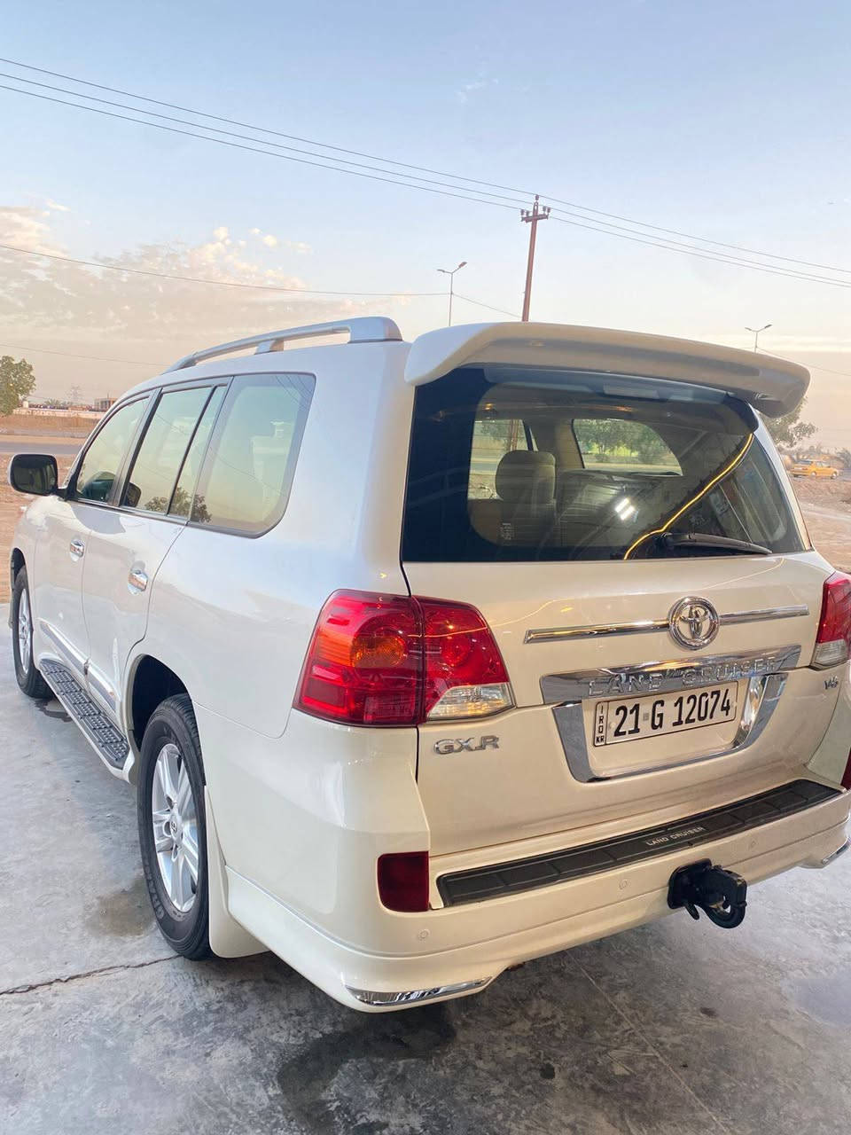 السلام عليكم للاستفسار *********** للبيع لاندكروز 2012  فول موصفات فتحه مري شفط مري قلاب زراك لايتات حساسات امامي خلفي  معروفه موصفات لاندكروز رقم سليمانيه دولي مكفوله من الضربة والصبغ بيها فقط بارد محرك كير حداديه تخم تاير كله جديد مكاني بابل المسيب
