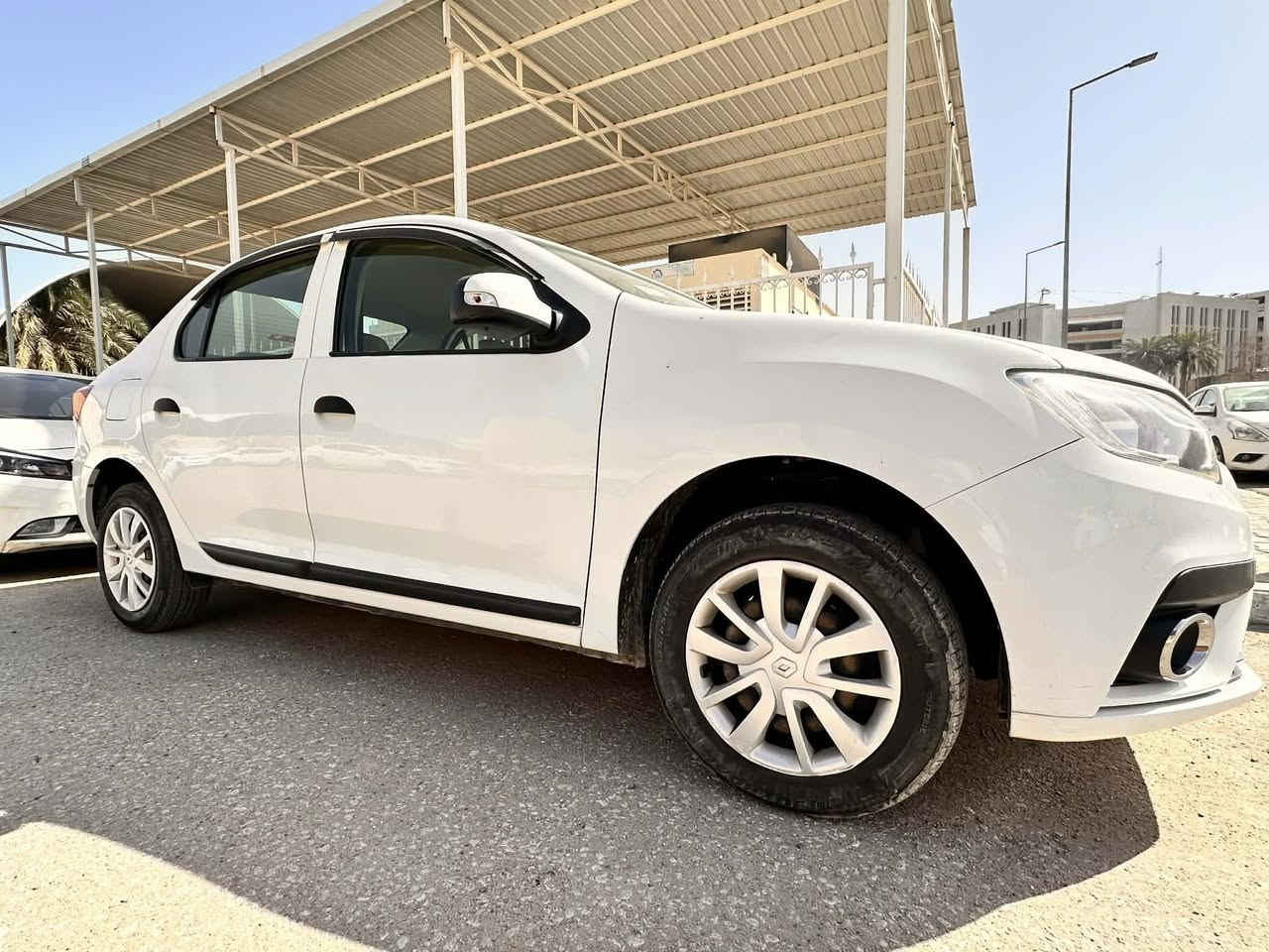 رينو سمبل 2019 سياره مكفوله من كلشي على وضع شركه على يد واحده اجدد سمبل موجوده مجهزه من تغليف ارضيه شاشه كامره ١/١ 
ماشية 98
السعر 88
للاستفسار***********
