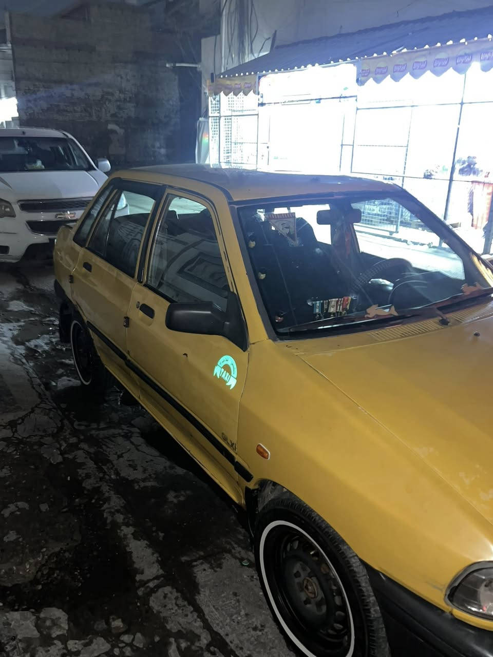 سلام عليكم سياراه سايبه البيع  موديل ٢٠١١سياره نضيفه حلواه سياراه مكينه جديداه تخم تاير صدر خلفي امامي جديد شاصي نضيف مالتهاه  رعيهاه موجد سعر السياراه ١٧ وراقه رقم ***********
