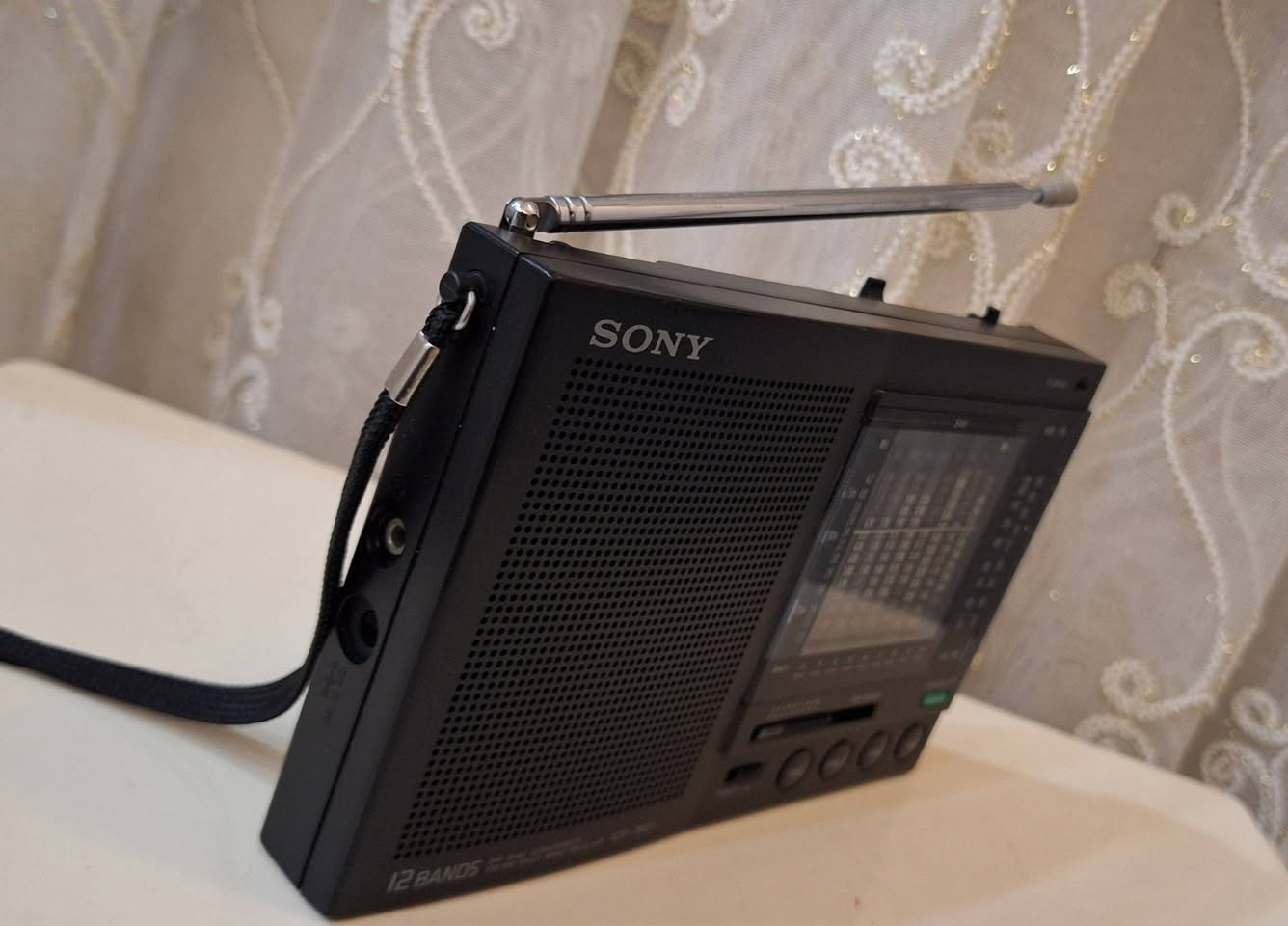 رادیو سوني یاباني اصلي نضیف جدا كامل شغال  یعمل علی ٤باتري قلم   
انتاج سنة 1988 موجات رادیو 
FM MW LW SW123456789 10
توصیل   للحجز مراسلة الصفحة او مراسلة واتساب على الرقم ***********
