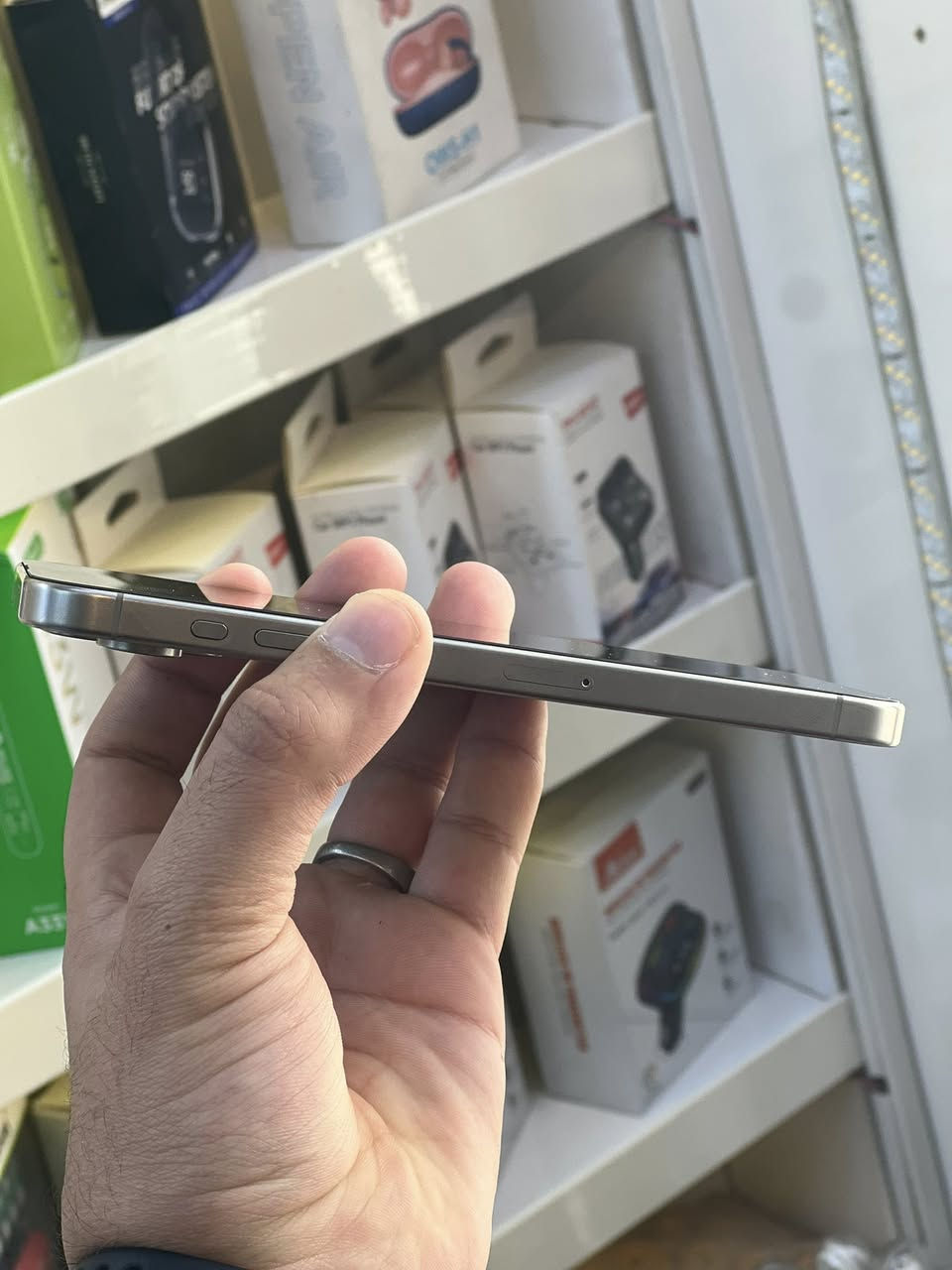 15 pro max
مبدل شاشة OLED
ذاكرة 256
بطارية 87
شرق اوسط كارتونه ويا ايميات مطابق 
الجهاز نظافه 95‎%‎
سعر الجهاز 900 قفل قفل قفل 
رقم الهاتف:***********
