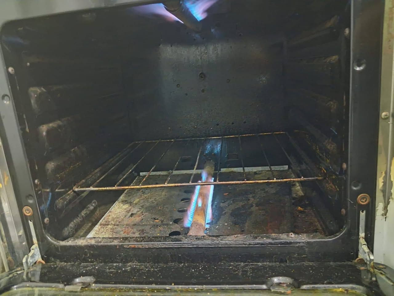 طباخ يونيون اير السعر ١٠٠ وبي مجال بسيط
*********** واتساب فقط
