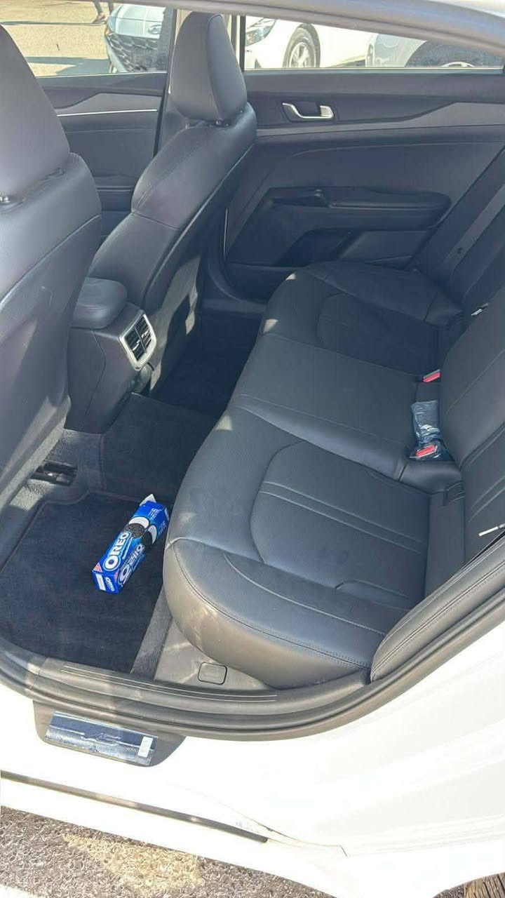 السلام عليكم K5 اصل غاز 2023 كفاله عامه من الشخط فول عد الفتحه ماشيه 24 حقيقي استخدام شخصي مرقمه ذي قار انكليزي تحول بسمي مكان السياره ناصريه مركز 
السعر 220 وبيه مجال 
اتصال فقط ***********
