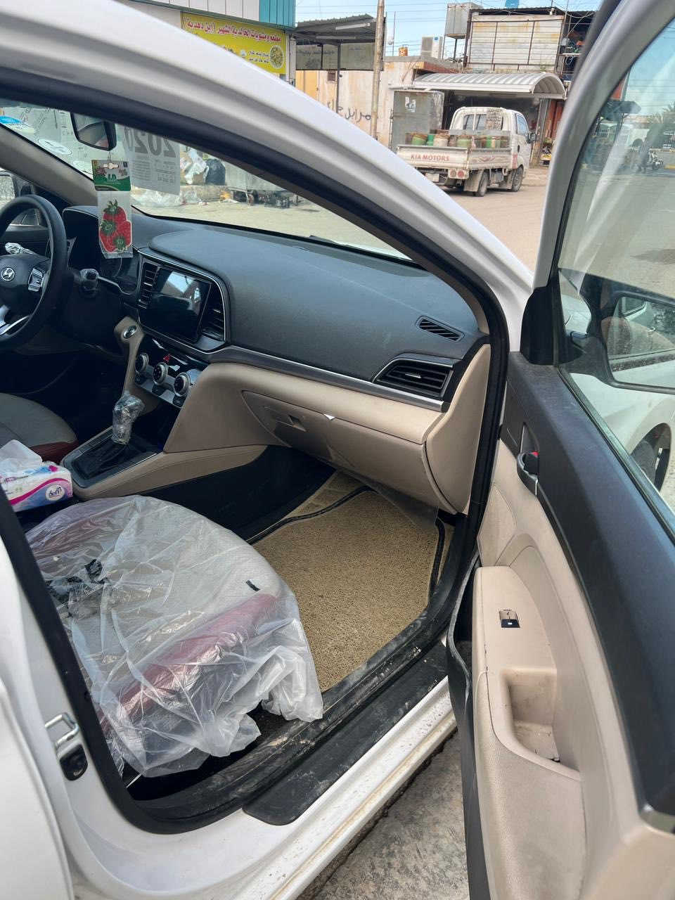 السلام عليكم
النترا ١٩ جديده محرك ٢٠
فووول مواصفات بصمه 
ماشيه ٨٥ الف 
رقم بغداد جديد 
مكان خالديه 
***********
