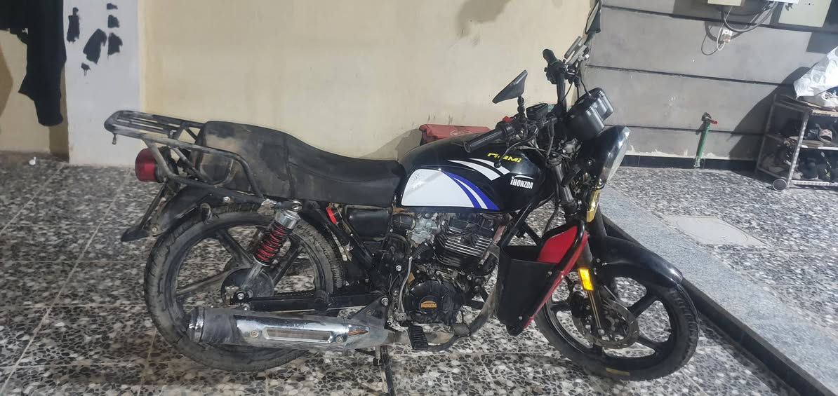 السلام عليكم دراجة نامة برو موديل 2025 
رقم بغداد 
الدراجة برغي ممفتوح بيها وكلشي شغال فول بلادي 
مكاني بغداد الكمالية 
السعر 1800 قابل للتفاوض البسيط 
رقمي *********** 
تواصل واتساب بغداد, العراق
