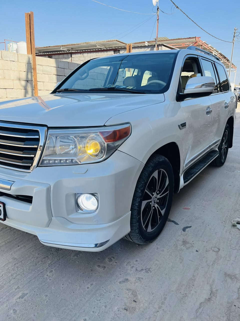 السلام عليكم لاندكورز 2011ستينيه رقم أربيل تريد تحويل تريد وكاله محرك 6سلندر محرك وكير على وضع الشركه تخم تاير جديد 7راكب  فتحه شقف بصمه سياره جديده كلش سونار مرفق المنشور بيهه بس بارد قليل مبين بسونار المكان واسط الصويره السعر 325$ لاستفسار***********
