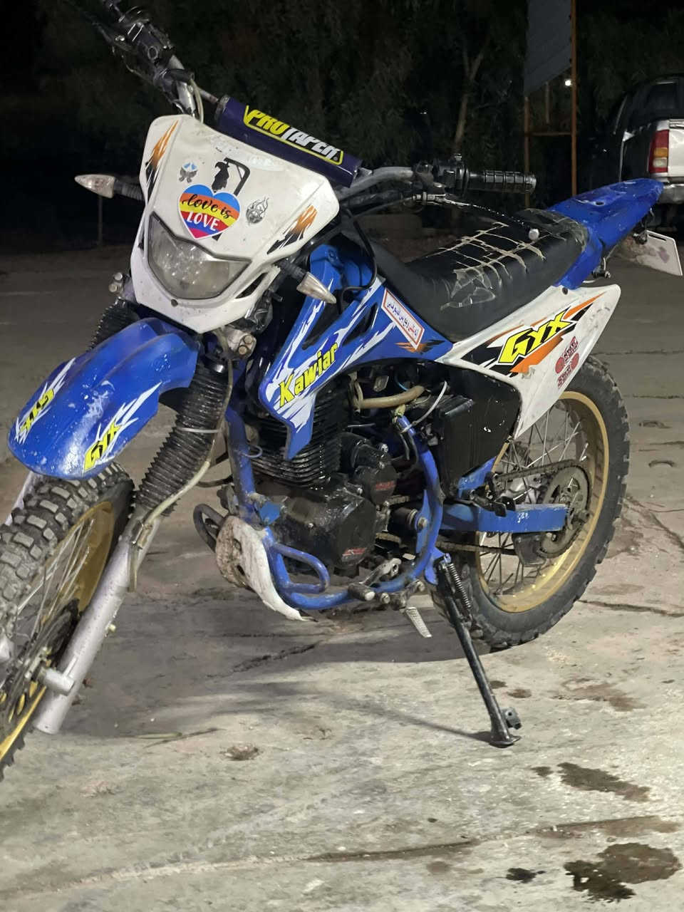 بعد السلام موطور قفاز للبيع
موديل 2023
محرك 300 سيسي شرطط وايرمنيه كامله 
السعررر 850 وبي مجال 
***********
