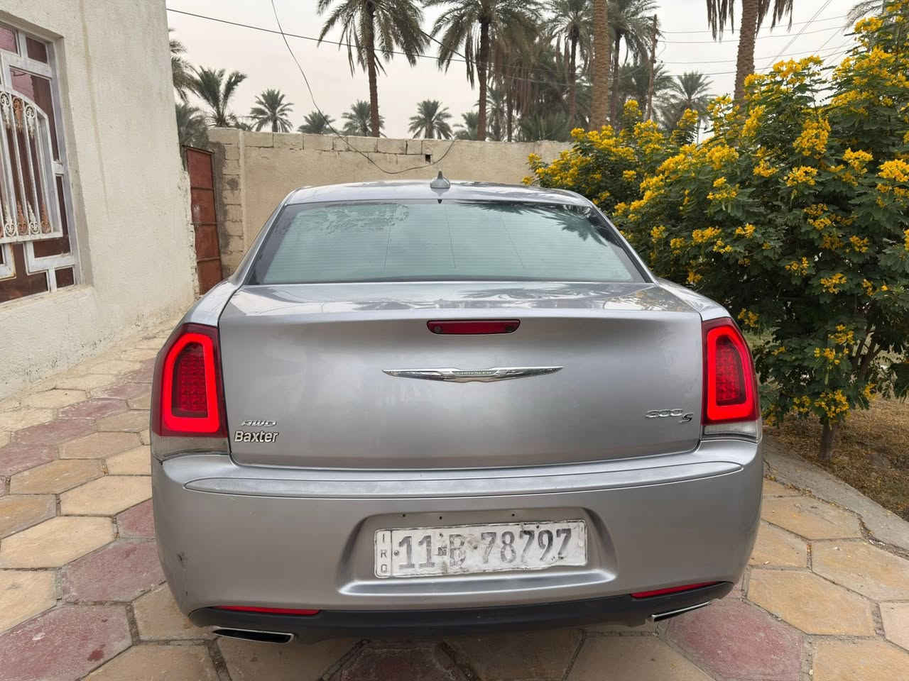 السلام عليكم
كرايسلر C300 اوباما 
2017 أصل ماشيه ١٤٠ الف كم رقم بغداد الدولي بأسمي شرط التحويل هزه جديده V6/3600
فور ويل
وارد امريكي 
ضربته دعاميه وجاملغ جهه السايق ماواصل للشاصي
محدثه بنيد ودعاميه ٢١

السياره جاهزه من كل نقص 
حداديه تخم تاير تدفئه تبريد كله جاهز
المواصفات/
كير ماوس 8 نمر
تشغيل عن بعد
كشنات تدفئه 
كشنات كهرباء جلد اسود
لايت زينون عدسه
شاشه كبيره تدعم كاربلي
بصمه تشغيل وأبواب
خزن ميموري
كامرا خلفيه
ستيرن كهرباء
تبريد قطعتين
تحكم ستيرن جهتين مع مثبت سرعه
ويل18 بلادي
باقي المواصفات معروفه
السياره جاهزه ومال جناي 
سعرها ١80 $ بيها مجال بعد المعاينه 

مكان السياره بغداد كمب ساره 
هاتف 📞 *********** /*********** 
***********
