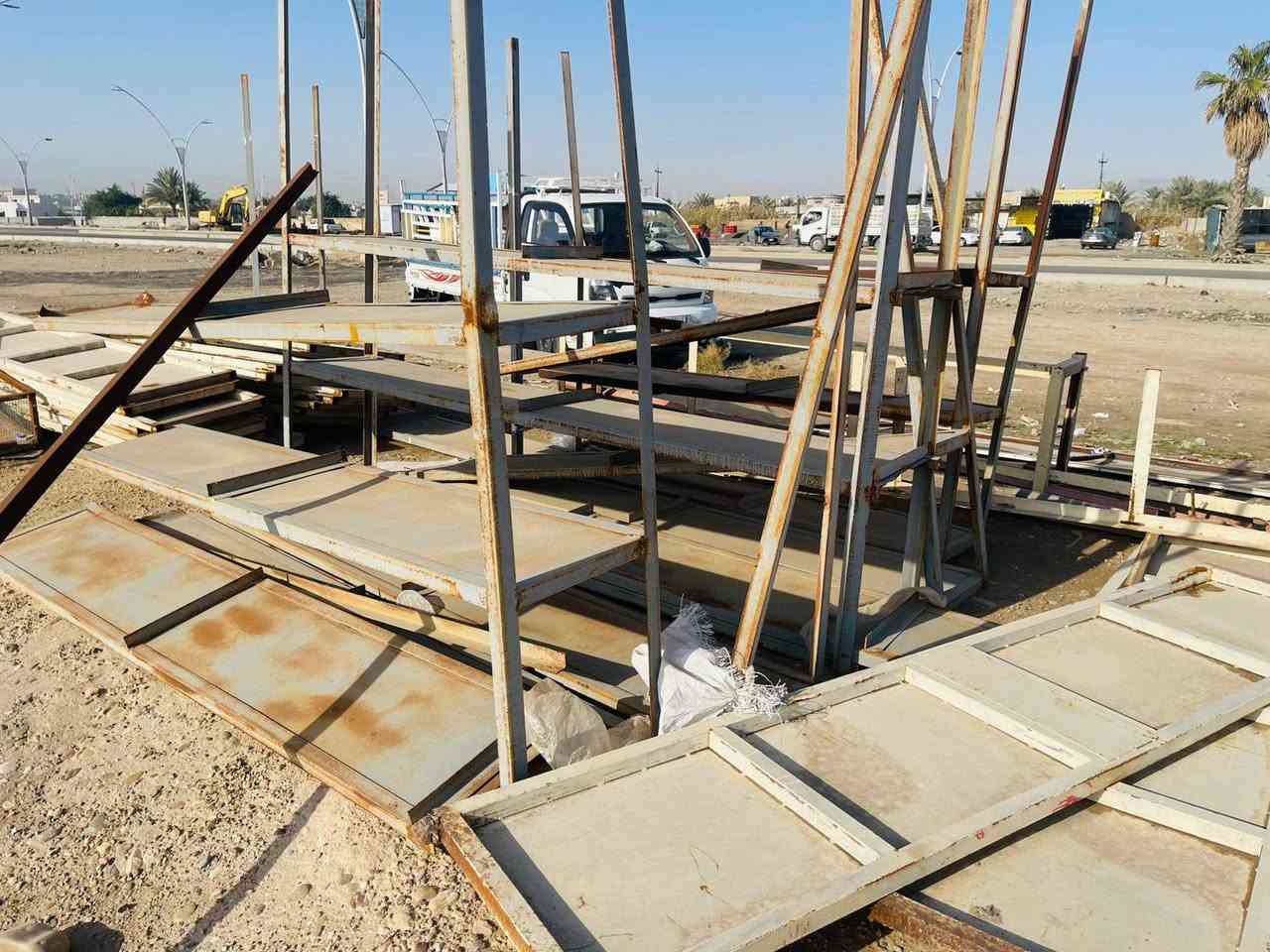 السلام عليكم ورحمة الله وبركاته

 يوجد أرفوف حديد كانت متصل وكصيناها

رفوف حديد ثقيل العدد ٦ رفوف السعر ٣٥٠ وبيها مجال
مستعمل شي قليل 
المكان قرب مدخل جسر تكريت

الاتصال والاستفسار متواجد ***********
نفس ما موضح بصوره
