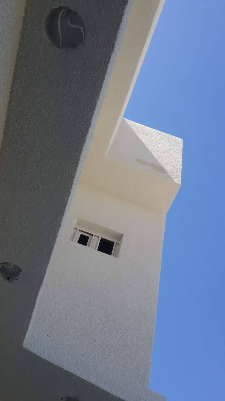 السلام عليكم لبخ وسقل لبخ ونثر نعمل في جميع مناطق بغداد السعر  المتر 5000  الاتصال عله الرقم ***********
