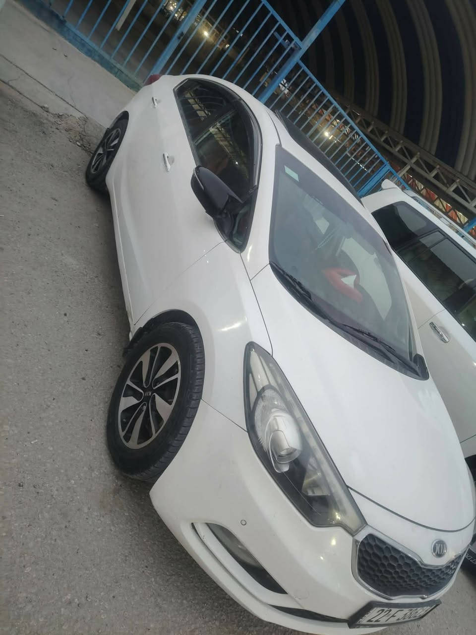 .. السلام عليكم..
سيراتو 2014 
فول مواصفات عد البصمه
فتحه  +شاشه+ تحكمات  جهتين +شفتات+ حساس خلفي +حساس امامي + مري شفط+ تبريد خلفي +
تبريد ثلج 🥶
5 ويل كب
كفاله عامه ماعده بارد بسيط
كير +محرك +حداديه كفاله 
محرك 1600
رقم اربيل نكليزي.. بسمي 
سياره خير من االله احله من الصور مكان سياره بالنجف 
السعر ..125 
وبيه مجال بسيط 
***********
