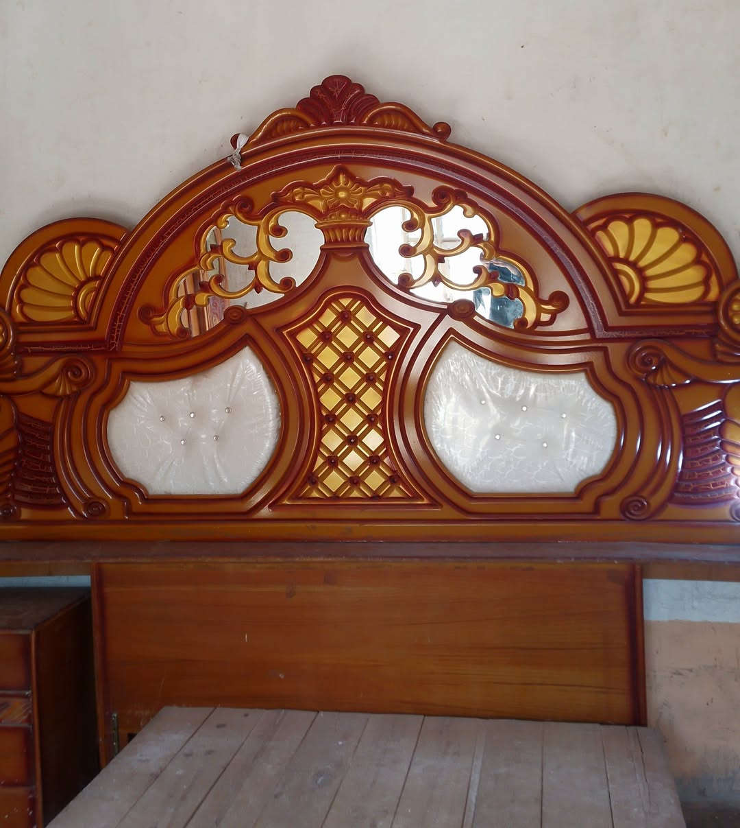 السلام عليكم ورحمة الله وبركاته
غرفة اخشاب نظيفة(مستعملة) سعرها 300 الف وبيها مجال الي يريدها يدخل خاص


**إذا كنت صاحب هذا الإعلان وتريد حذفه لأي سبب، رجاءا أرسل رسالة إلى الدعم الفني**