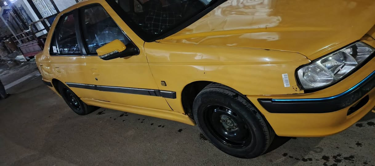 بيجو بارص 2015
كير ومكينه فرنسي ترايك وين ما
 يعجبك
 طاير البنيد وضارب الجامه 
السياره بسمي تحويل ثاني يوم
مصفره هيئة وغرامات 
رايدهة ب38  وبيهة مجال حك الجيه
عنواني بغداد العبيدي حي السفير 
***********
