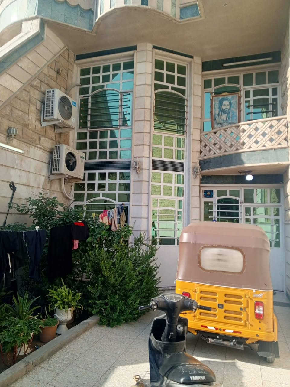 دار للبيع مساحه 150 الواجه6 النزال25
كراج واستقبال مطبخ وصاله وغرفه نوم وخدمات 
الطابق الثاني 3 غرف وخدمات مع بيتونه المشتل شارع الزيدي قرب افران الشمس شارع عريض تجاري
السعر 460 مليون
 الاستفسار اتصال على الرقم***********
