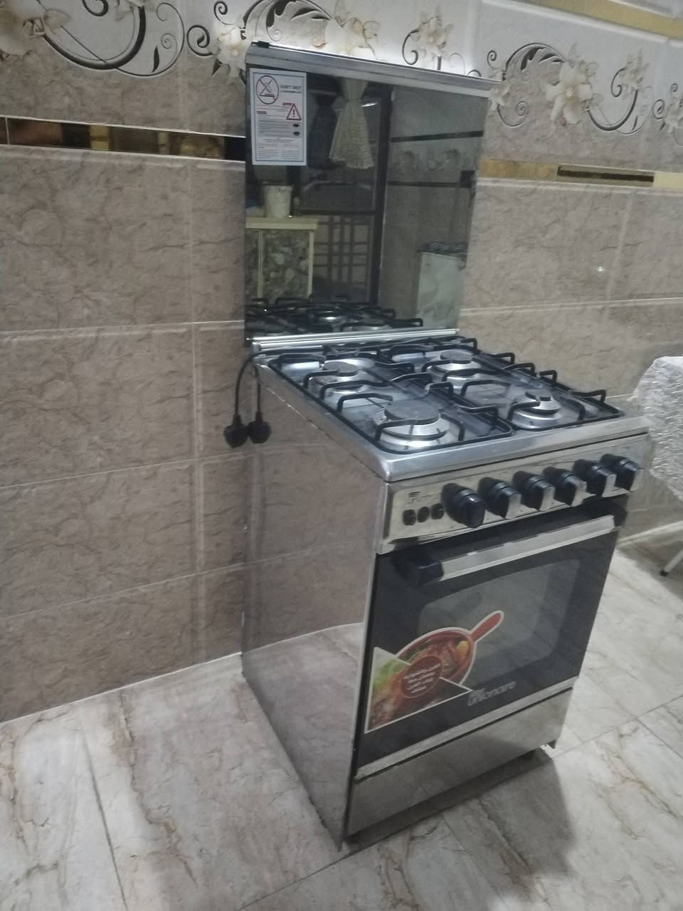 السلام عليكم ورحمة الله وبركاته.
يوجد طباخ  للبيع.. نظيف اخو الجديد
مستعمل شي قليل جدا.
السعر ١٧٥..
رقم الهاتف... ***********
