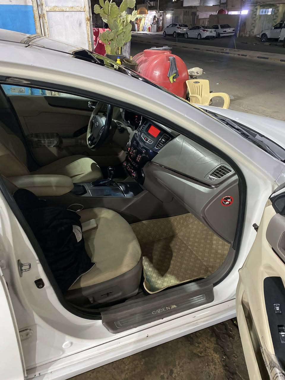 كادنزه 2011 فول مواصفات
سياره ماعايزه حبايه بيها قطع صبغ بدون دواخل 
السياره جاهزه مكينه 3500
السعر 120 مراوس او بيع
***********
