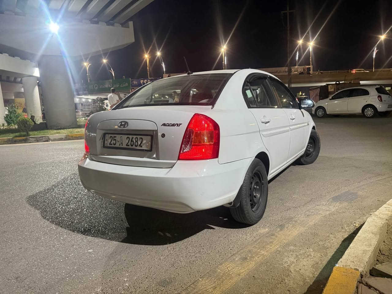 السلام عليكم 
مستعجل بالبيع 
اكسنت موديل 2008 كير اوتوماتيك سيارة بيها 3 قطع تبديل بلادي نفس لون و قطعة صبغ و بيها اشوية دواخل بل حوض الخلفي 
سيارة جاهزة سنوية جديد رقم جديد 
وبي بطاقة بنزين مكاني كركوك 

‭***********‬ كركوك, العراق
