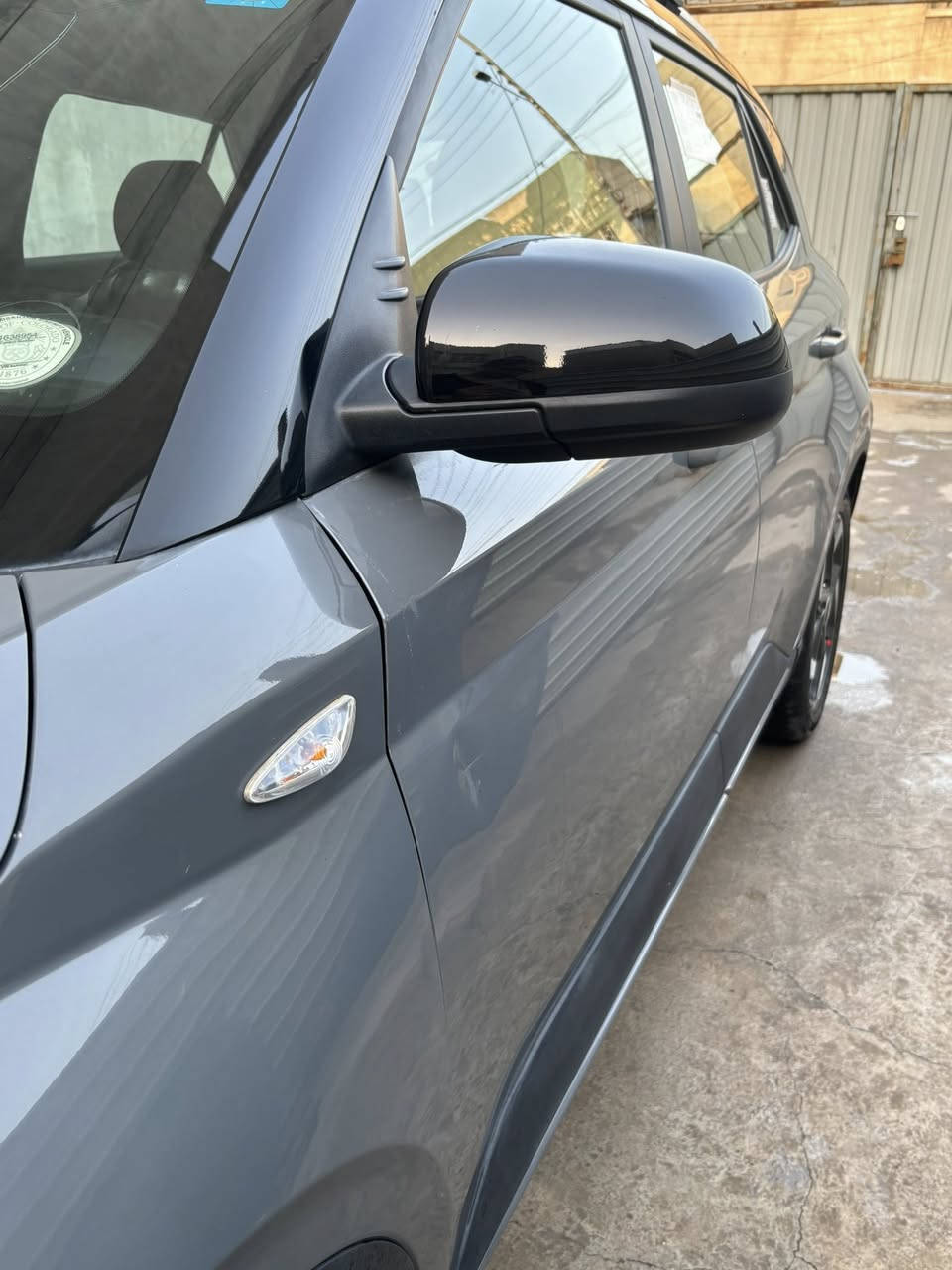 � للبيع: Hyundai Venue موديل 2022

📍 الموقع: العراق

✔️ المواصفات:
 • محرك 1.6 اقتصادي
 • عادي أوتوماتيك
 • دفع أمامي
 • شاشة + بلوتوث
 • نظام المحافظة على المسار (Lane Keep Assist)
 • كاميرا خلفية
 • حساسات
 • تبريد ممتاز
    . تدفئة كشنات

📊 الحالة:
 • ممشى قليل (حوالي 14 ألف ميل)
 • السيارة نظيفة جدًا من الداخل والخارج
 • بيها صبغ خفيف جهة السايق (بدون تأثير على الشاصي)
. ضربات خفيفه موضحه بالصور

🔧 ملاحظات:
 • السيارة بحالة جيدة وجاهزة للاستخدام

💰 السعر: 14300$(قابل للتفاوض)

العنوان : المنصور
📞 للتواصل: خاص


**إذا كنت صاحب هذا الإعلان وتريد حذفه لأي سبب، رجاءا أرسل رسالة إلى الدعم الفني**