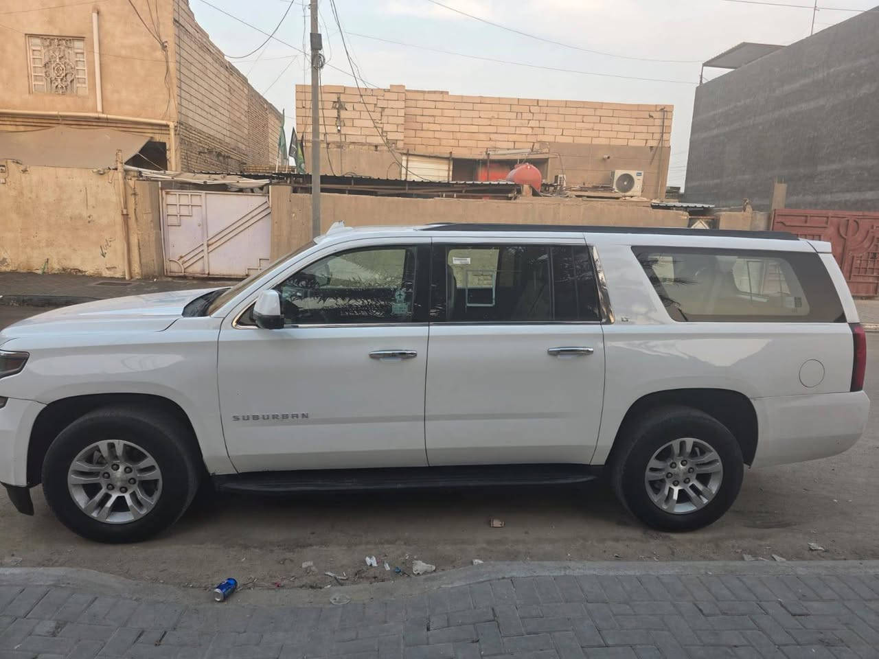 سلام عليكم عمي هاي اشتريته لسايق وماتفقنه واريد ابيعه واكفه بل باب 
٢٠١٨ ب مصفره هيئه وغرامات وبسمنه السياره اصل اسود مصبوغه عام ابيض بيه جاملغ جهة العبري مبدل وبارد باب العبري وباب سايق
السعر ٢٧٥ البصره
هاتف ***********
